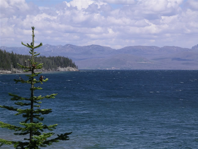 images/Yellowstone Lake (6).jpg